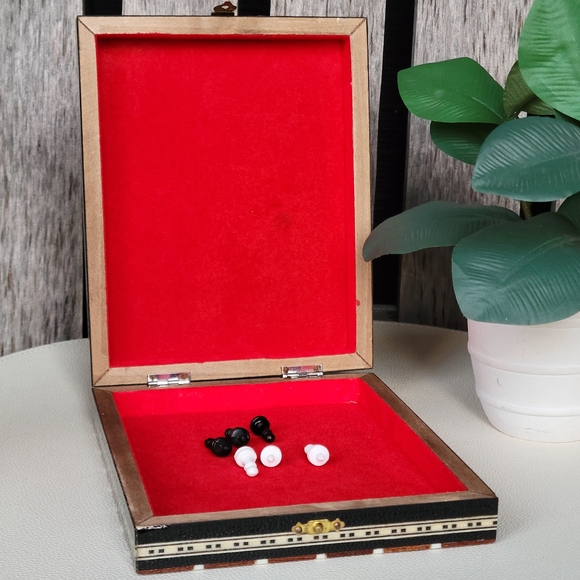 Folding Rosewood Geometric High Gloss Cribbage Board With Red Velvet Interior - Picture 5 of 6